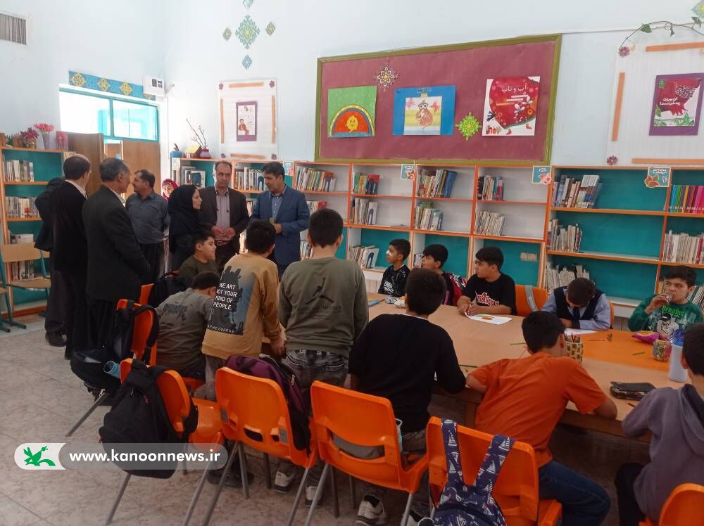 1358722-1 بازدید دکتر محمدرسول شیخیزاده از مرکز فرهنگیهنری کانون پرورش فکری کودکان و نوجوانان شهرستان دهگلان