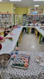 1358804-1 برگزاری کارگاه آموزشی «کاپکیکهای فضایی» در مرکز زیباشهر بندرعباس