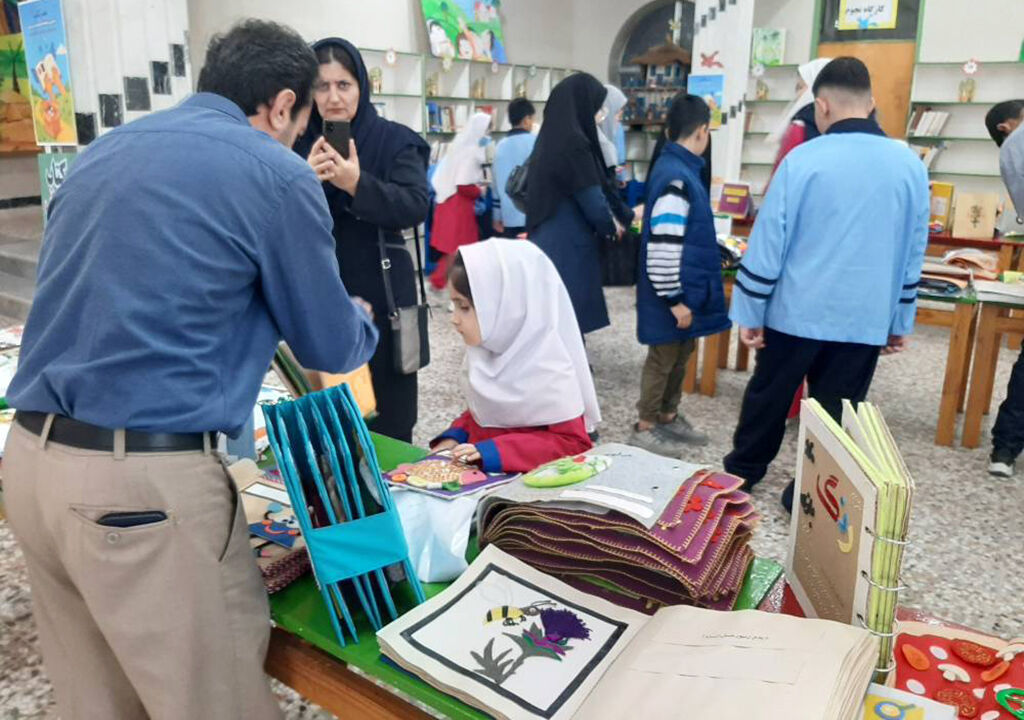 1358817-1 برپایی نمایشگاه کتابهای حسی و لمسی، با چاشنی نشست تخصصی