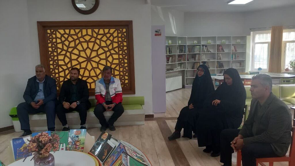 1358866-1 بازدید مسئولین شهرستان نیشابور از مراکز فرهنگی کانون در هفته ملی کودک