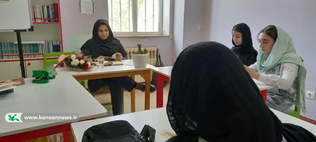 1358874-1 پایان پلهی اول «پاگرد کتاب» با نقد و بررسی ۱۰ عنوان کتاب در مراکز ادبی زنجان