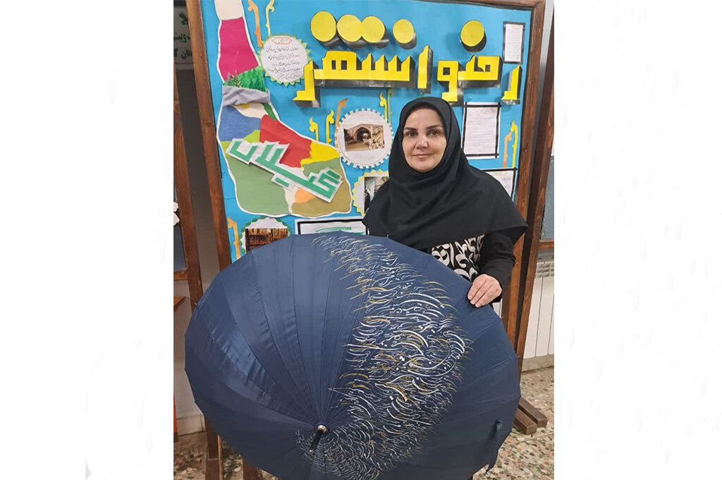 1358906-1 چترها به «خط» جان گرفتند/ خوشنویسی سایبان مهربانیشد