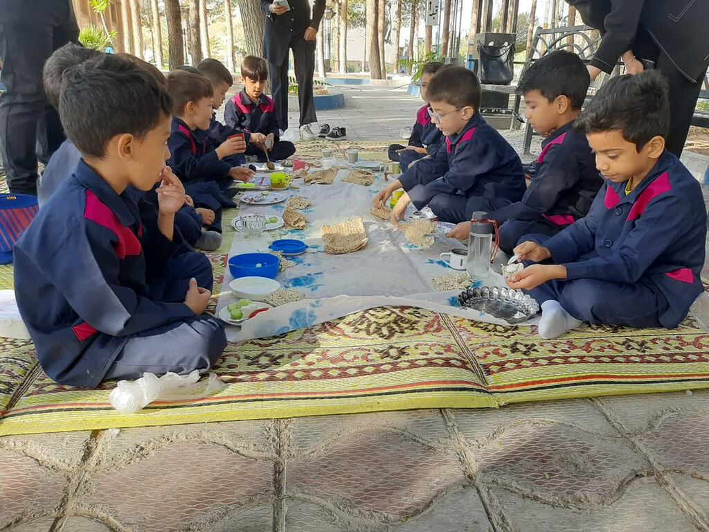 1358933-1 تغذیه سالم محور گفتگوهای کانون سرخه با والدین نوخوانان