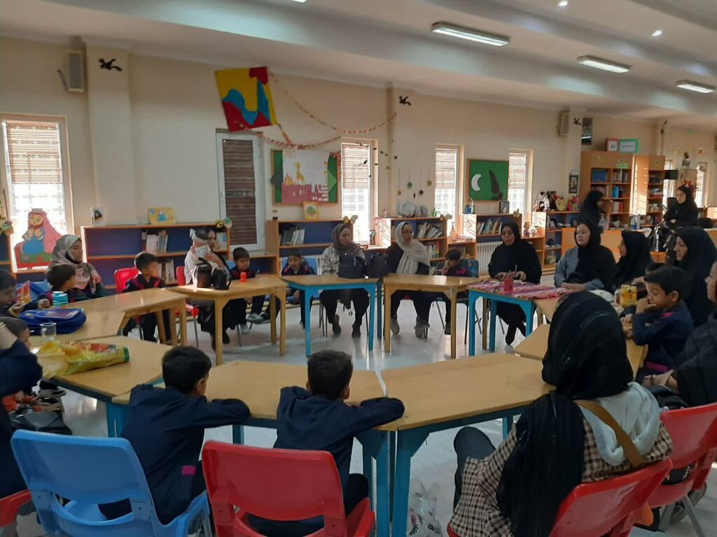 1358935-1 تغذیه سالم محور گفتگوهای کانون سرخه با والدین نوخوانان