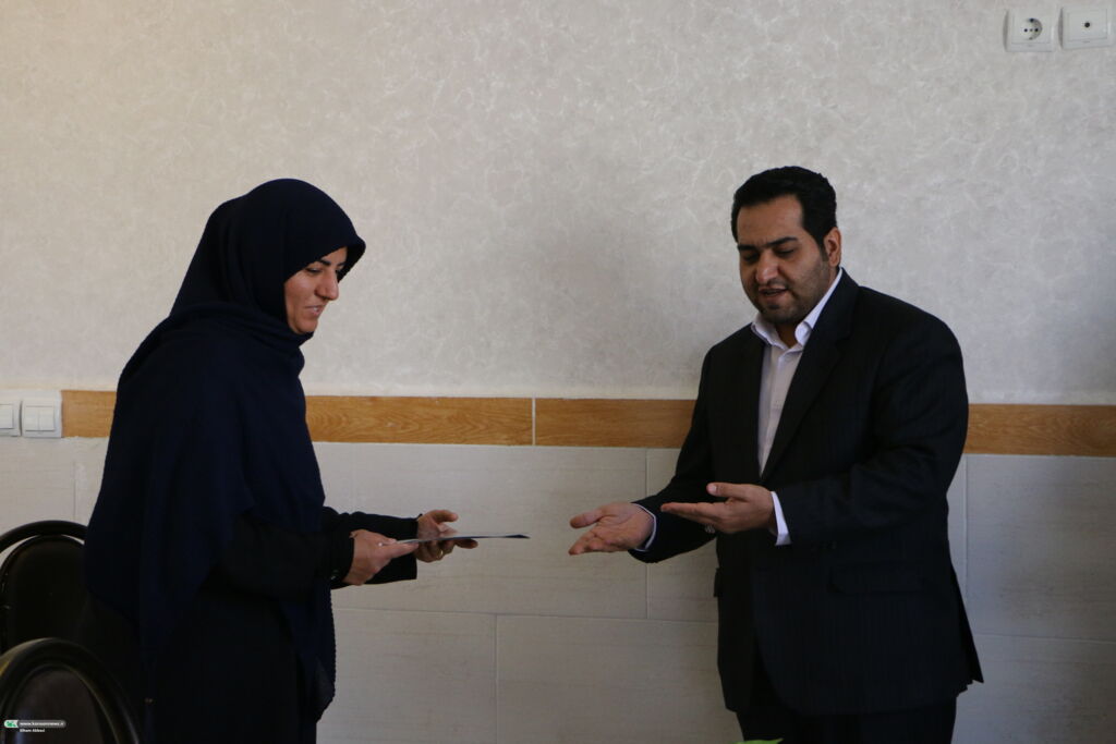 1358962-1 تقدیر مدیرکل کانون سمنان از کارکنان معاونت فرهنگی به مناسبت هفته ملی کودک