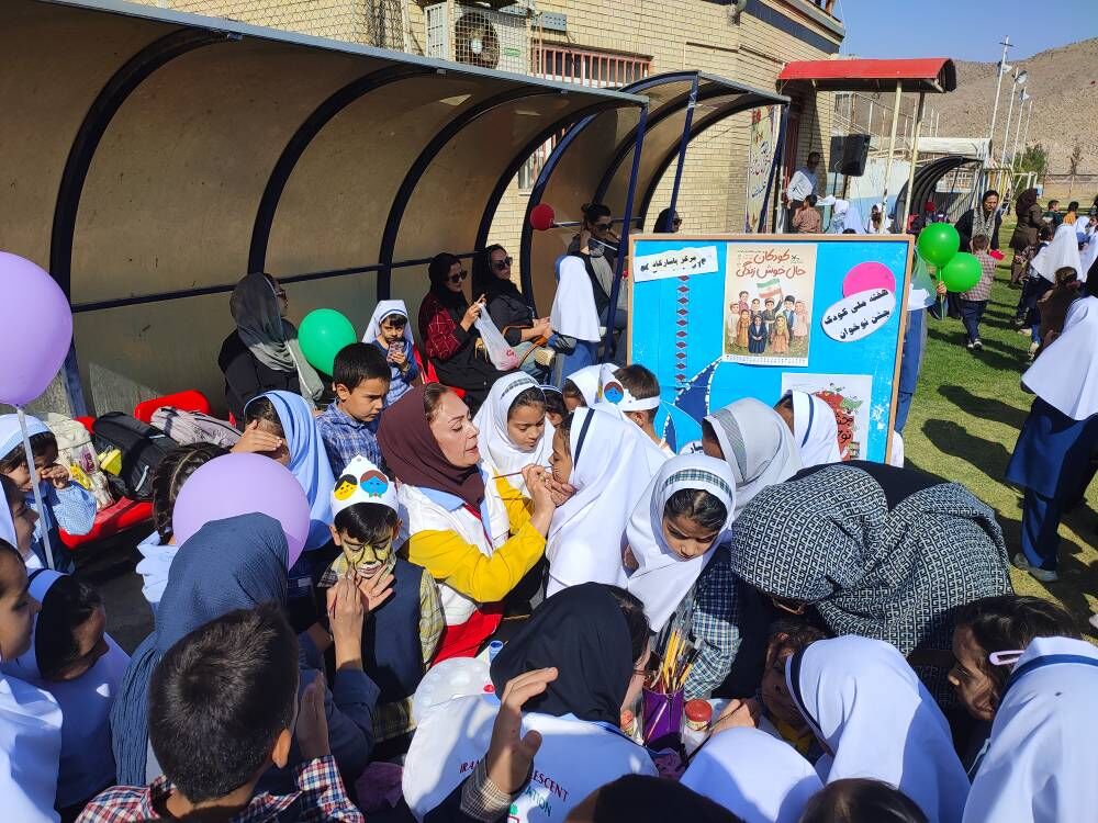 1358965-1 پاسارگاد میزبان بزرگترین گردهمایی کودکان در هفته ملی کودک