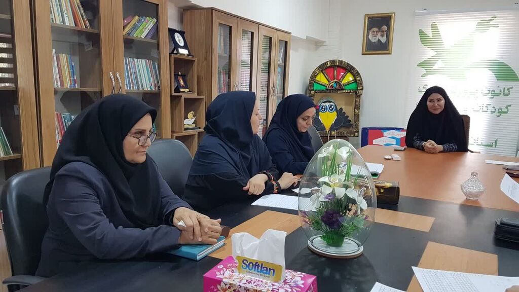1358970-1 نشست هماهنگی اقدامات قصهگویی در دبیرخانه و مراکز کانون کرمانشاه