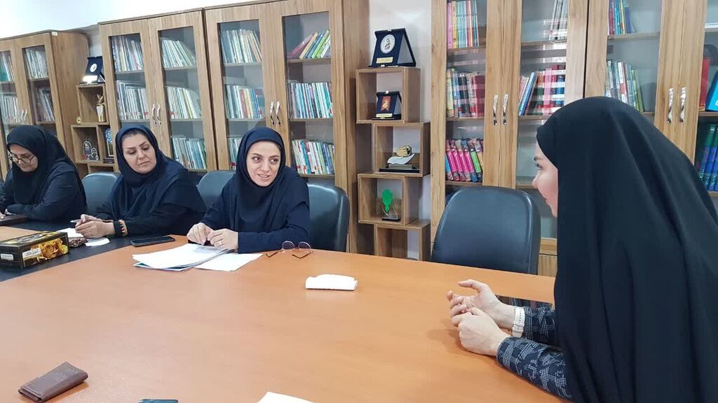 1358971-1 نشست هماهنگی اقدامات قصهگویی در دبیرخانه و مراکز کانون کرمانشاه