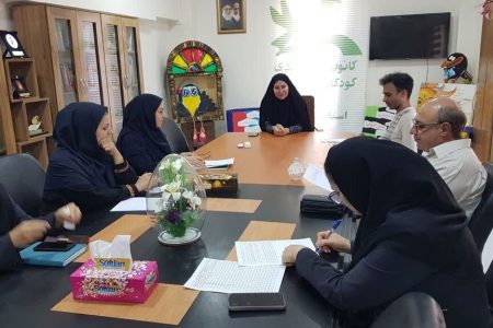 نشست هماهنگی اقدامات قصه‌گویی در دبیرخانه و مراکز کانون کرمانشاه