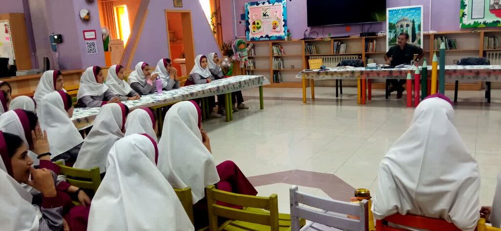 1359114-1 آیین گرامیداشت حافظ در کانون چهارمحال و بختیاری برگزار شد