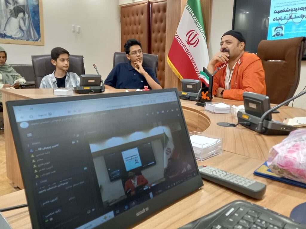 1359121-1 کارگاه «زاویه دید و شخصیت در داستان کوتاه» در کانون خراسان رضوی برگزار شد