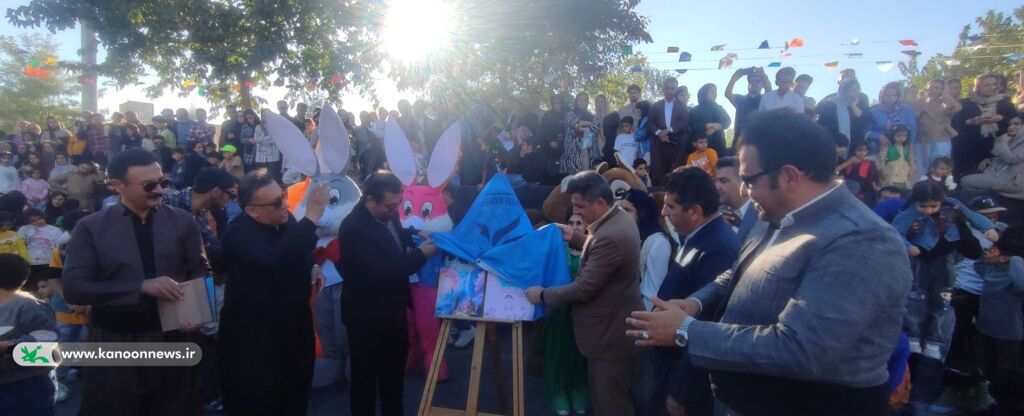 1359188-1 رونمایی دو کتاب «مهحهکه مهی ئاژهلان» و «سرزمین رازها» در مریوان