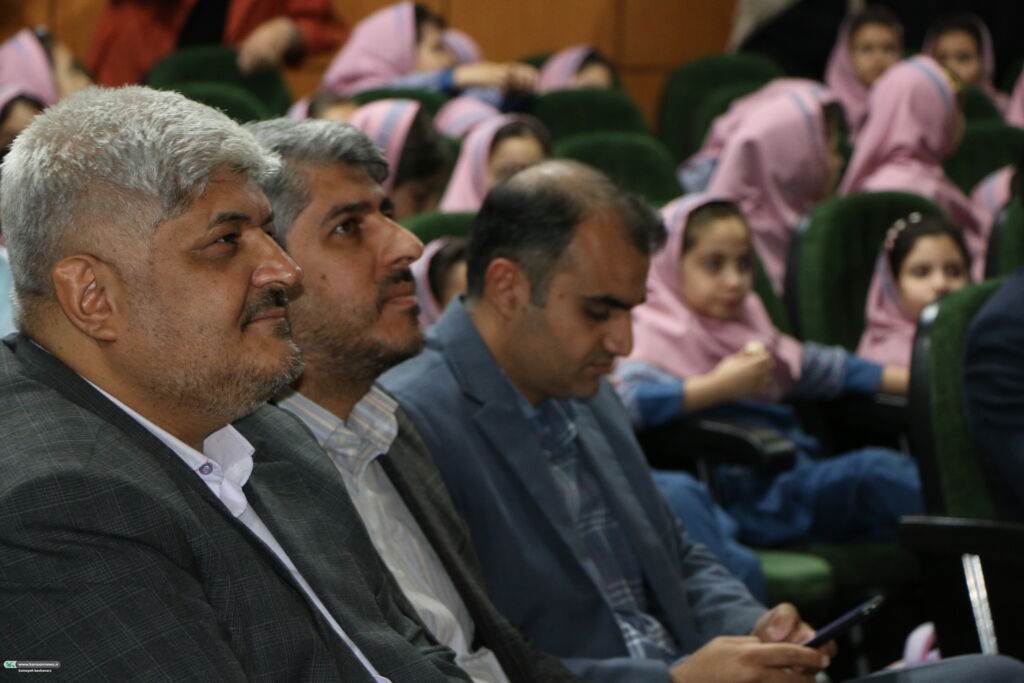 1359519-1 جشن نوخوانها و رونمایی از «هزار درنای کاغذی» در کانون فارس