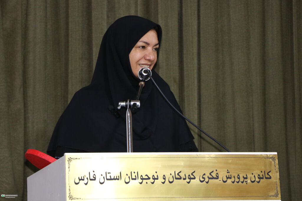 1359521-1 جشن نوخوانها و رونمایی از «هزار درنای کاغذی» در کانون فارس