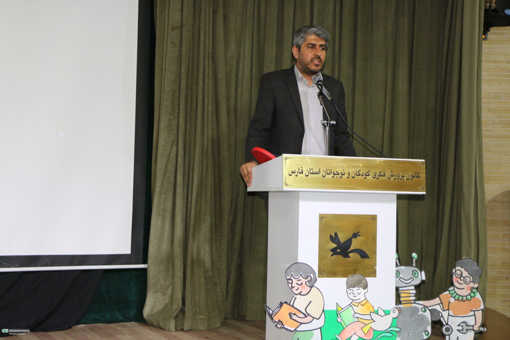 1359522-1 جشن نوخوانها و رونمایی از «هزار درنای کاغذی» در کانون فارس
