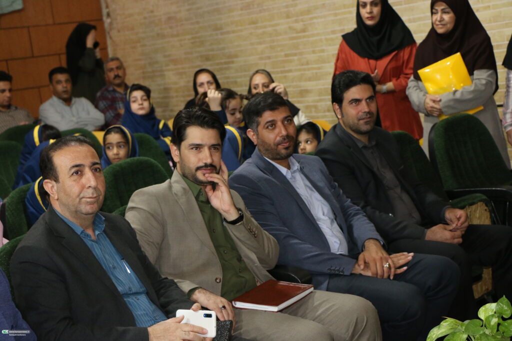 1359524-1 جشن نوخوانها و رونمایی از «هزار درنای کاغذی» در کانون فارس