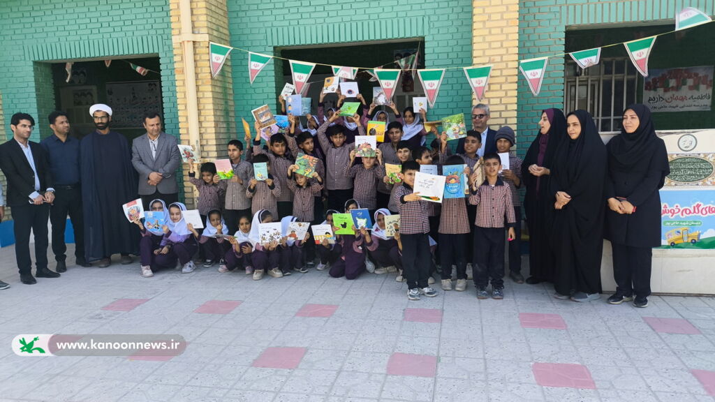 1359682 اهدا کتاب به دانشآموزان مدارس کمبرخوردار منطقه بردخون