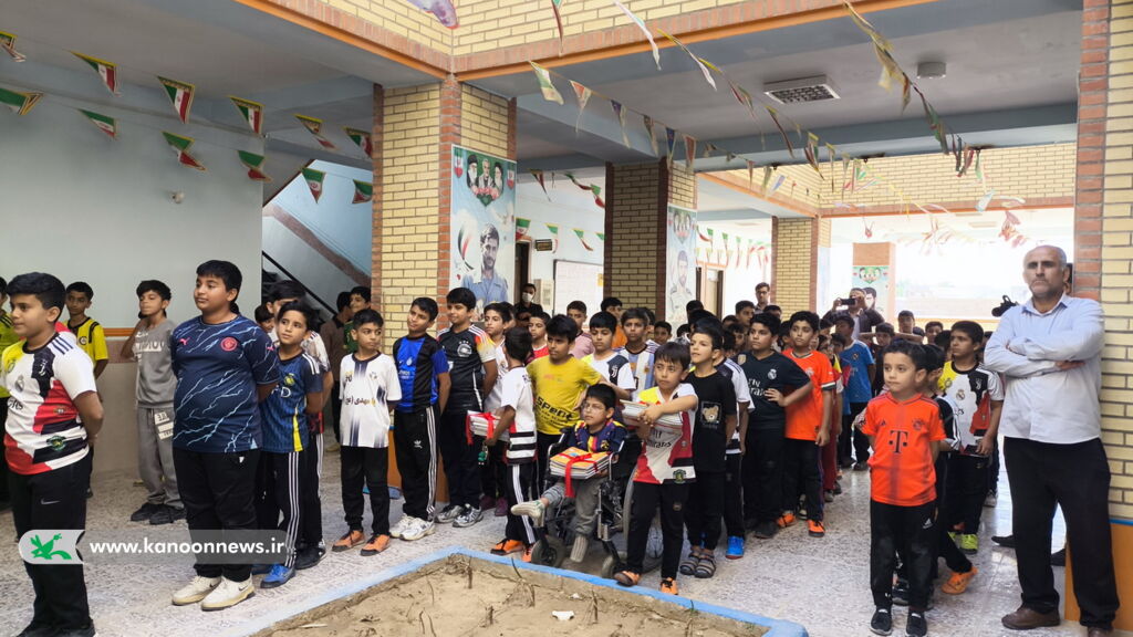 1359683 اهدا کتاب به دانشآموزان مدارس کمبرخوردار منطقه بردخون