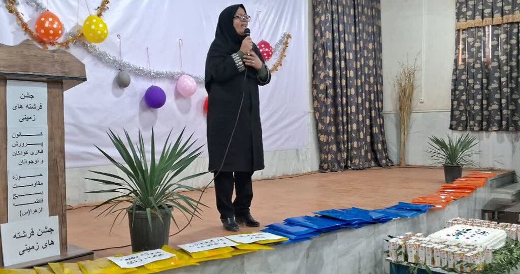 1359850-1 «جشن فرشتهها» در مرکز کنگاور برگزار شد