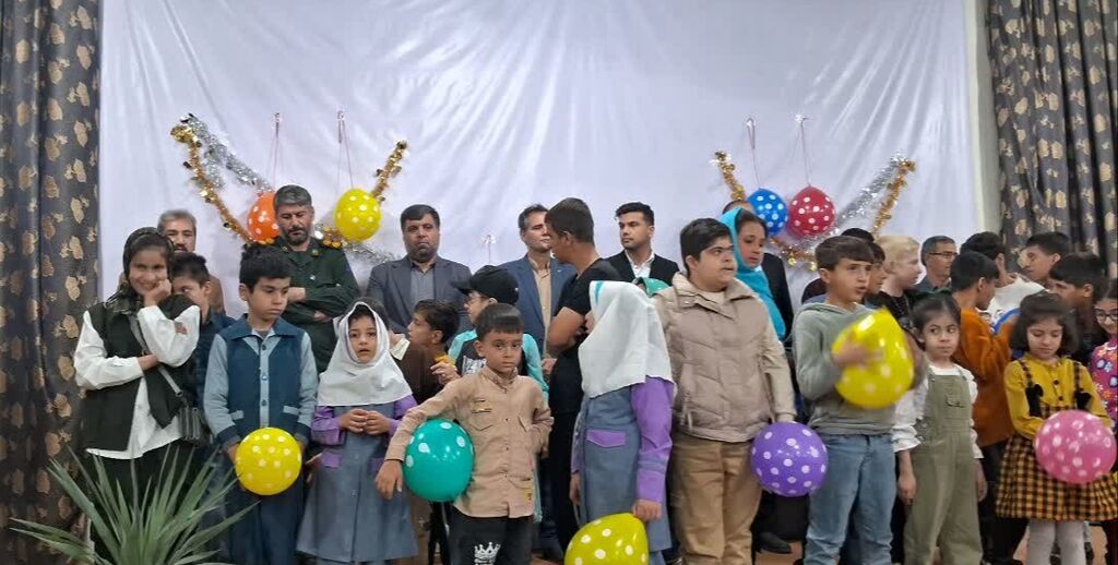 1359853-1 «جشن فرشتهها» در مرکز کنگاور برگزار شد