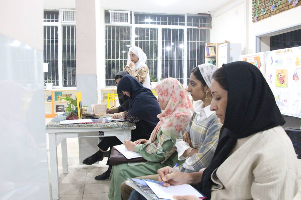 1360034-1 شعرخوانی و مشاعره در کانون شمارهیک شیراز