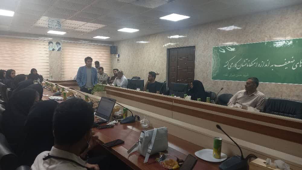 1360074-1 برگزاری نشست آموزشی «مواجهه نوجوان امروز با علوم و فناوری نوین»در بندرعباس