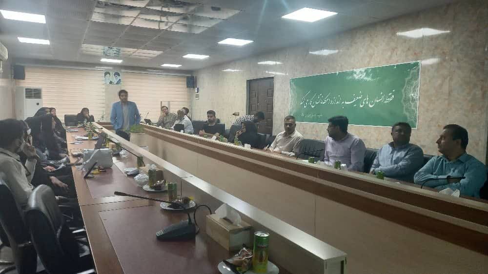 1360076-1 برگزاری نشست آموزشی «مواجهه نوجوان امروز با علوم و فناوری نوین»در بندرعباس