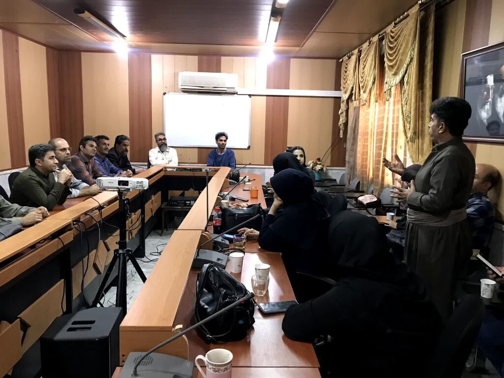 1360089-1 نشست کارشناس هنرهای نمایشی کانون کشور با مربیان کانون کرمانشاه