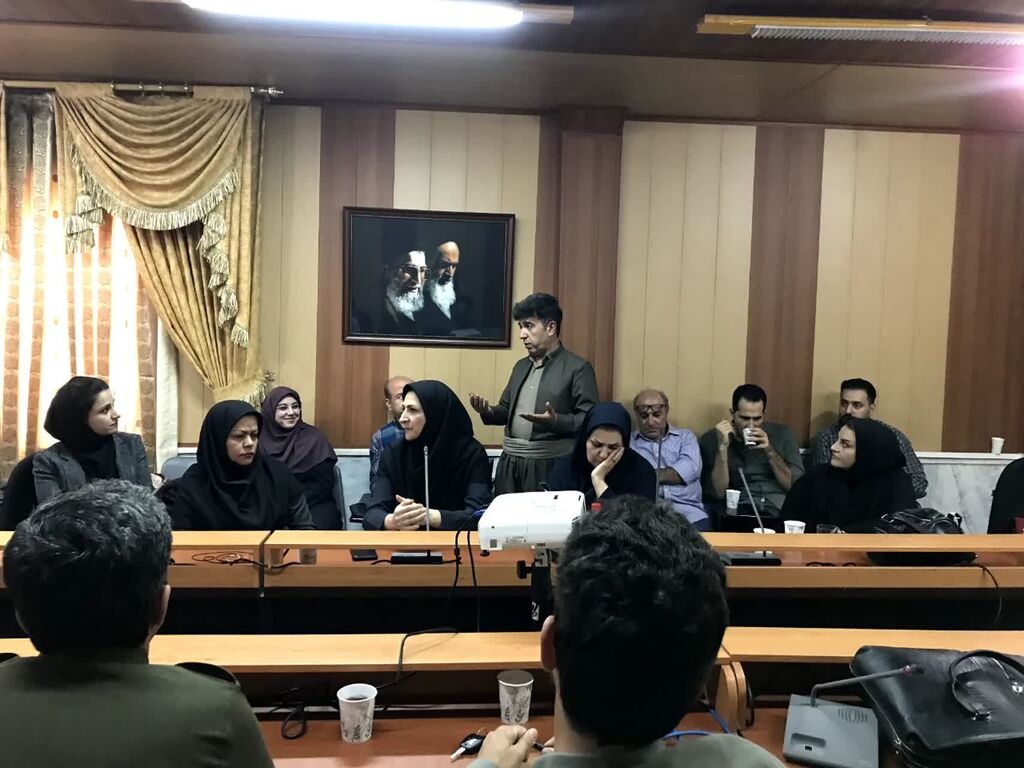 1360090-1 نشست کارشناس هنرهای نمایشی کانون کشور با مربیان کانون کرمانشاه