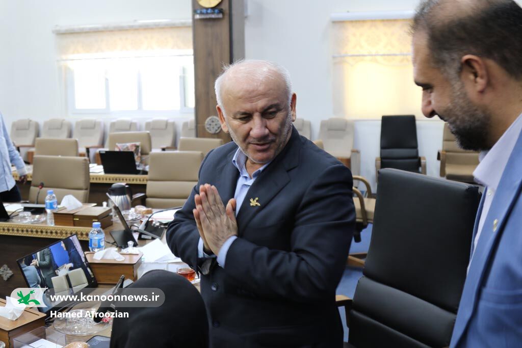 1360140-1 اهدای نشان مرغک کانون پرورش فکری به استاندار مازندران