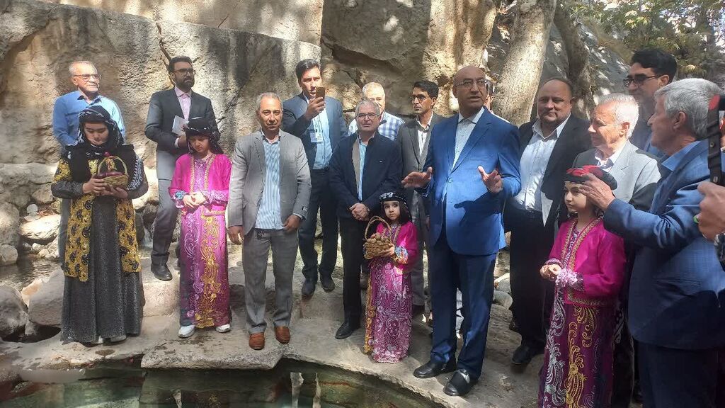 1360486-1 نخستین جشنواره پیاز و گردو در هرسین