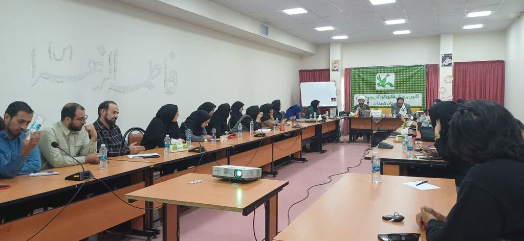 1360541-1 مربیان کانون رساله حقوق امام سجاد (ع) و کتاب طرح کلی را مطالعه کنند