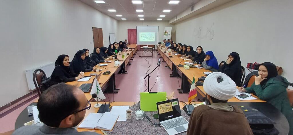 1360542-1 مربیان کانون رساله حقوق امام سجاد (ع) و کتاب طرح کلی را مطالعه کنند