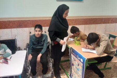 طرح «گلخند» در مدرسه استثنایی گیلانغرب لبخند بر چهره دانش‌آموزان نشاند