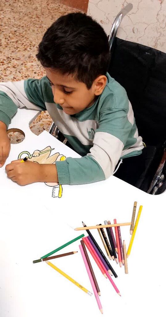 1360555-1 طرح «گلخند» در مدرسه استثنایی گیلانغرب لبخند بر چهره دانشآموزان نشاند