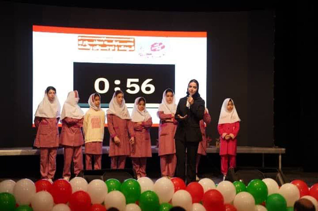 1360680-1 پرورش مهارت بیان و اعتمادبهنفس کودکان با برگزاری مسابقه سخنوری در رشت