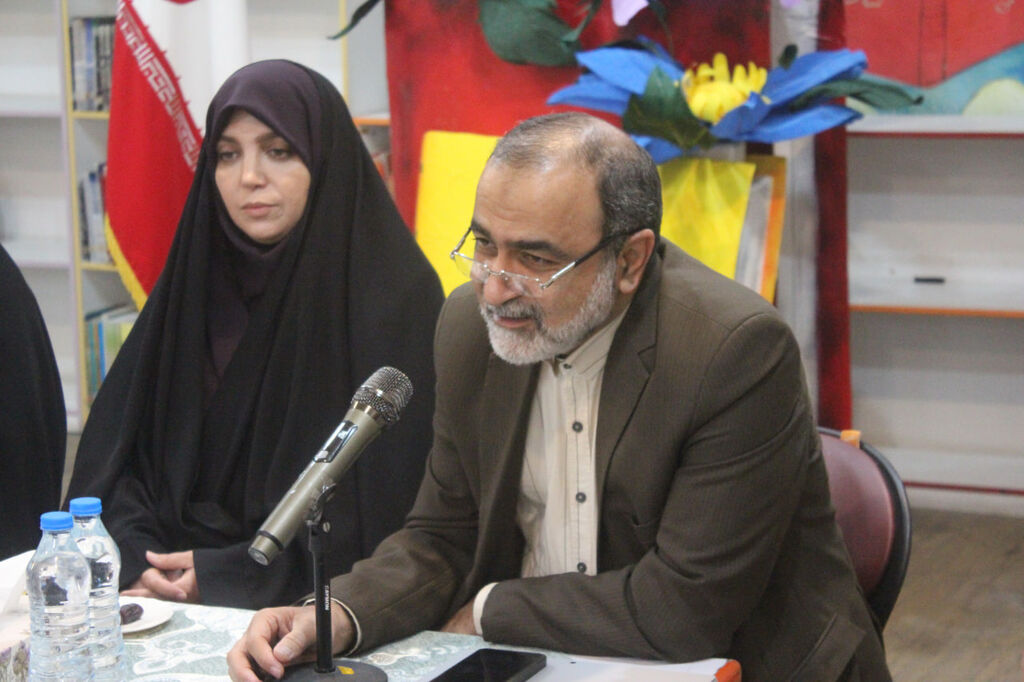 1360822-1 علامتی : حضرت زینب (س) بهترین الگو برای تربیت در میدان