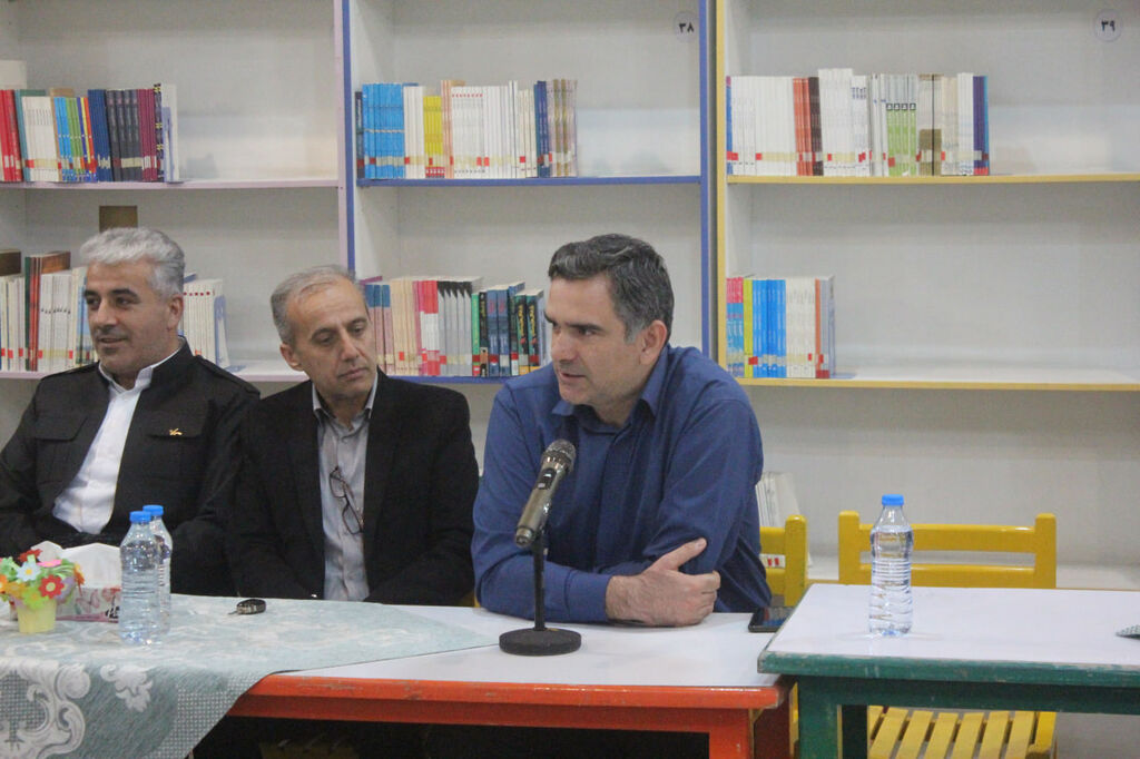 1360823-1 علامتی : حضرت زینب (س) بهترین الگو برای تربیت در میدان