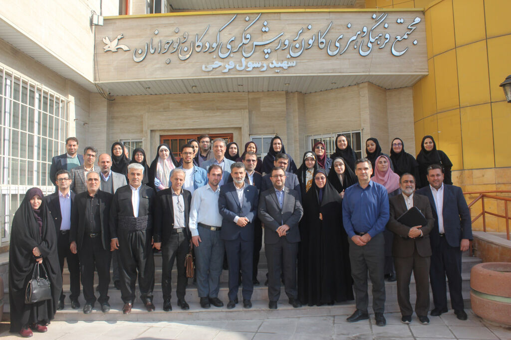 1360828-1 علامتی : حضرت زینب (س) بهترین الگو برای تربیت در میدان