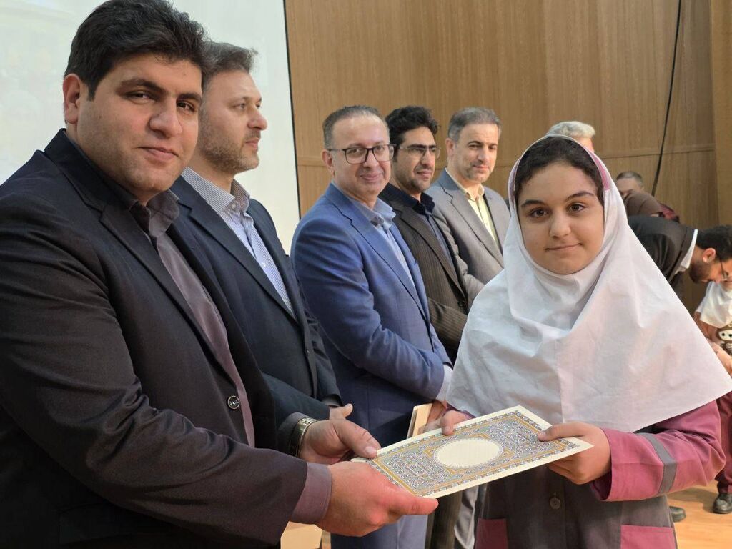 1360872-1 تجلیل از کودکان برتر مهروارههای «کودکی، حال خوش زندگی» در رامسر