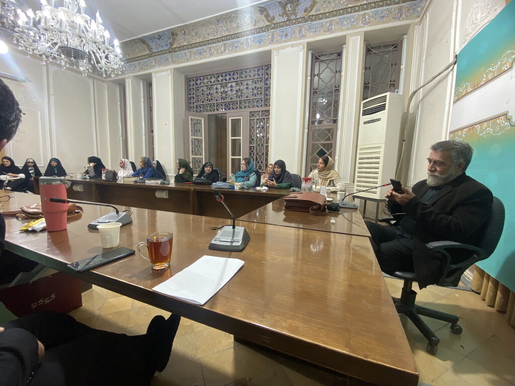 1360888-2 روز نخست پنجمین جشنواره شعر کودک؛ شاهینشهر میزبان شعر و خلاقیت