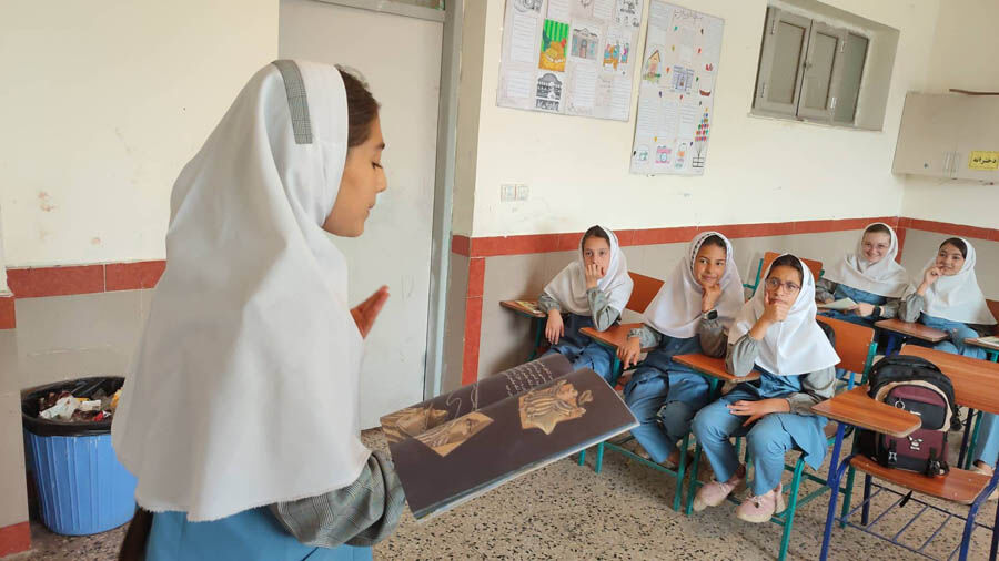 حضور هفتگی کتابخانه سیار کانون اردبیل در روستاهای بخش هیر