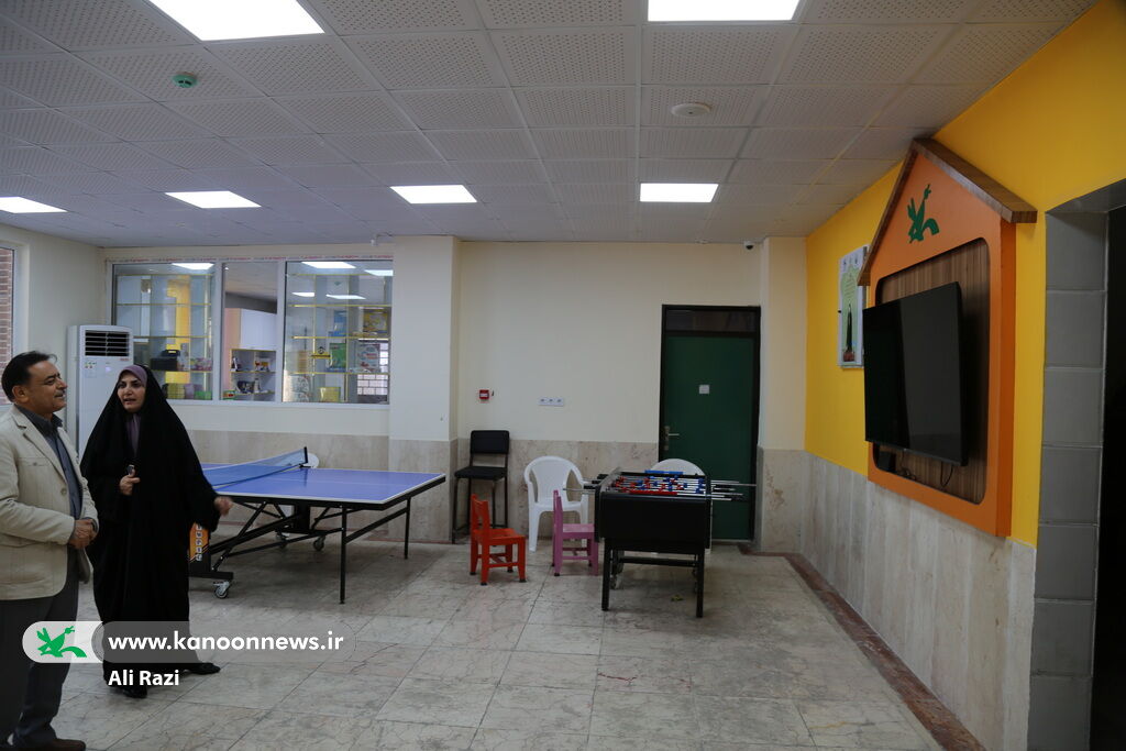 1360986-1 بازدید شهردار بوشهر از مرکز فرهنگیهنری شماره ۱ کانون بوشهر