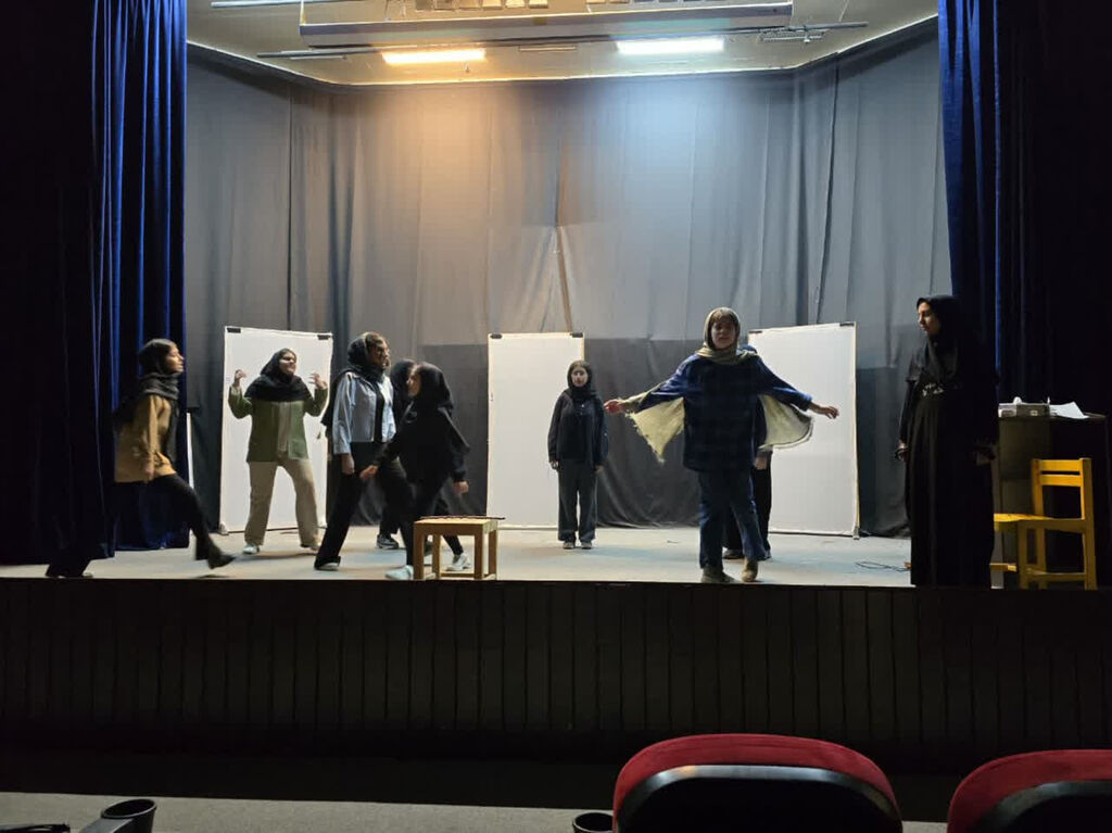 1361003-1 «دختر ایران » روایت خود باوری دختران کانون قم