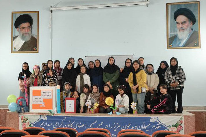 1361013-1 نشست تخصصی قصهگویی در مرکز فرهنگیهنری شماره چهار کانون اردبیل برگزار شد