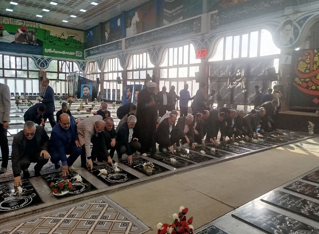 گرامی‌داشت نخستین روز هفته پدافند غیرعامل در گلزار شهدای شهر رشت