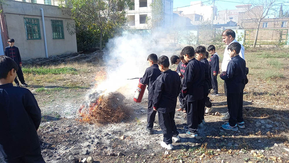 هفته پدافند غیرعامل با اجرای مانورهای آموزشی در مراکز کانون پارس‌آباد گرامی داشته شد