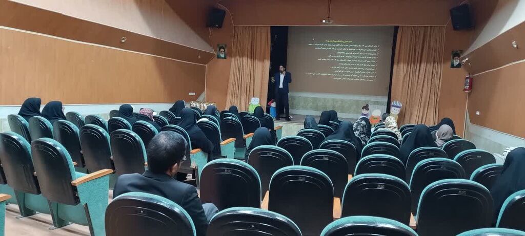 کارگاه آموزشی «تربیت فرزند در عصر دیجیتال» در مرکز ۲ گناباد