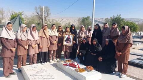 1361394-1 مزار پرستار شهیده" آرزو باهو" غبار روبی شد