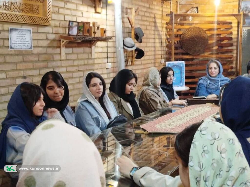 ویژه‌برنامه «ماه شعر مهر» با محوریت نکوداشت حسین منزوی